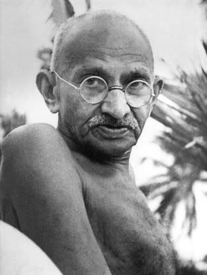 Gandhi_Juhu_May1944-1.jpg