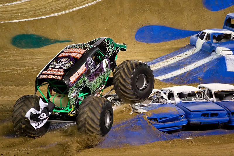 IMAGE: http://i88.photobucket.com/albums/k188/wernersl/monsterjam2008/monsterjam2008_01_web.jpg