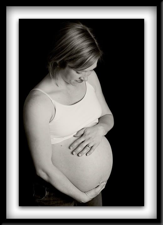 IMAGE: http://i88.photobucket.com/albums/k188/wernersl/sharon%20maternity/IMG_0086_bw_web.jpg