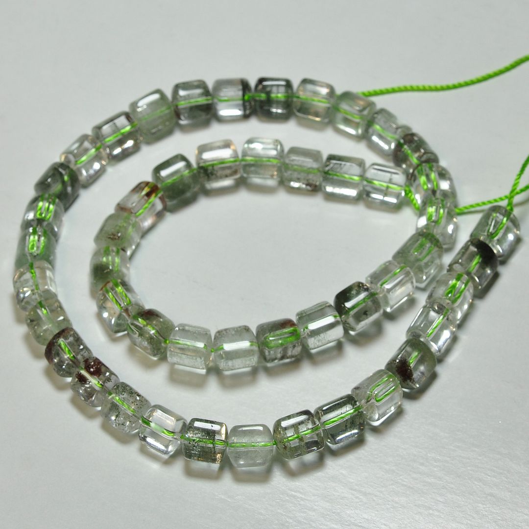 215ct Verde Phantom Cuarzo Suave Fancy forma granos 16 pulgadas STRAND